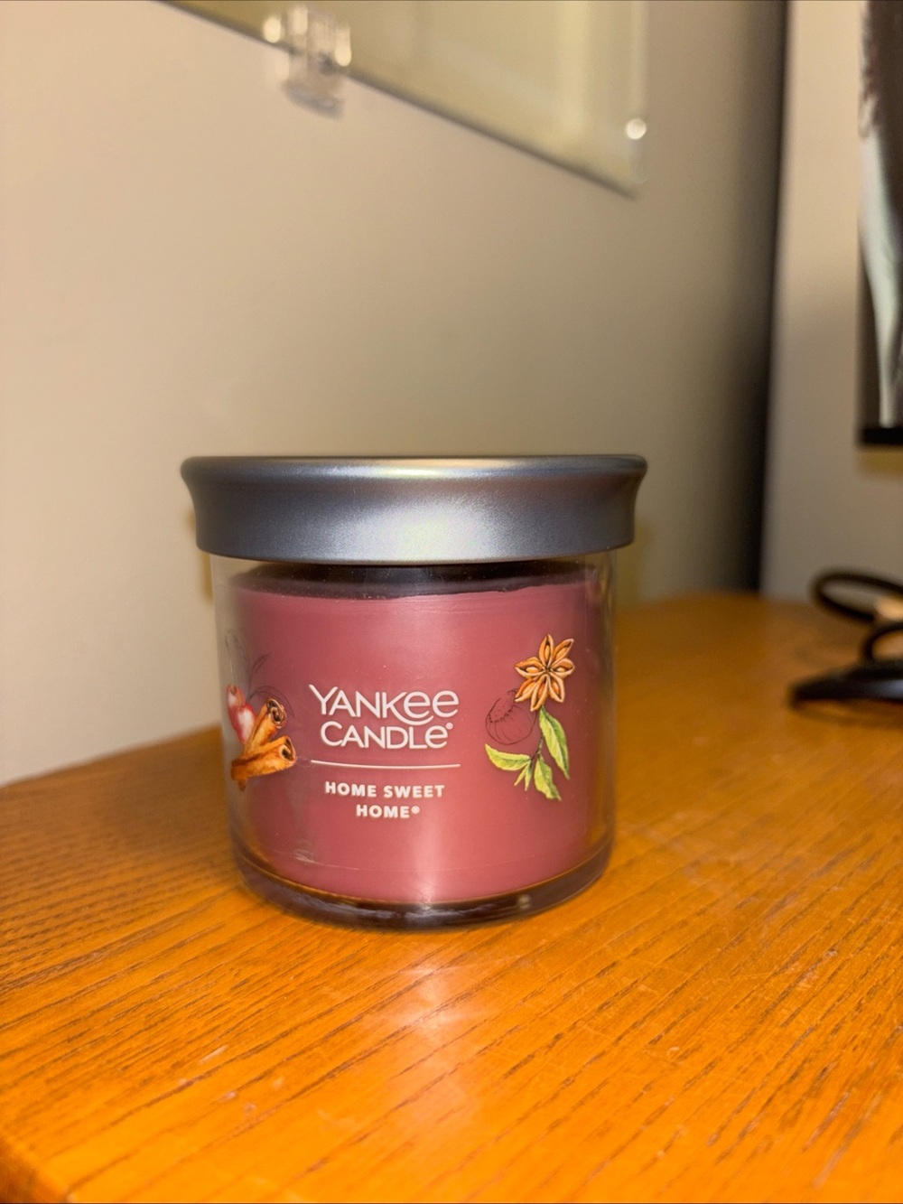 Yankee Candle Home Sweet Home Small Jar Candle - Berry